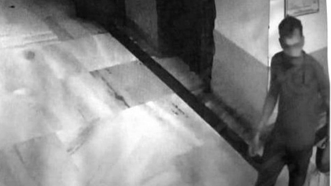 CCTV Footage Shows Accused With Earphones At Crime Scene
| - X Screengrab/ @tirthajourno 